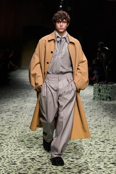 Look 48